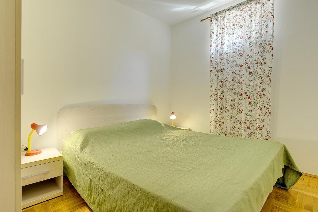 Apartments Ulika 梅杜林 外观 照片